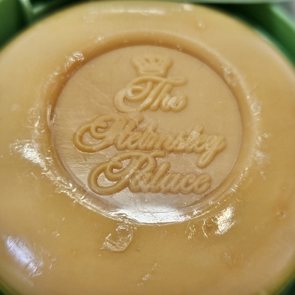VINTAGE The Helmsley Palace Hotel New York Bar Soap Green Plastic Case Set 2 - Picture 2 of 5